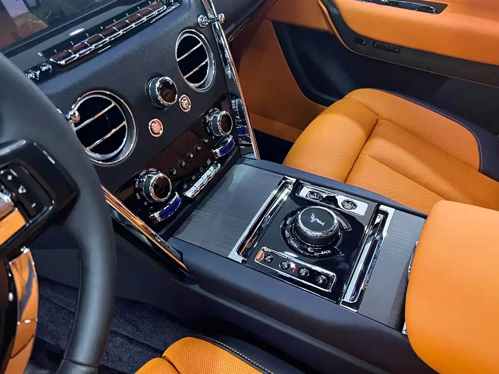 Фото 12 - Rolls-Royce Cullinan