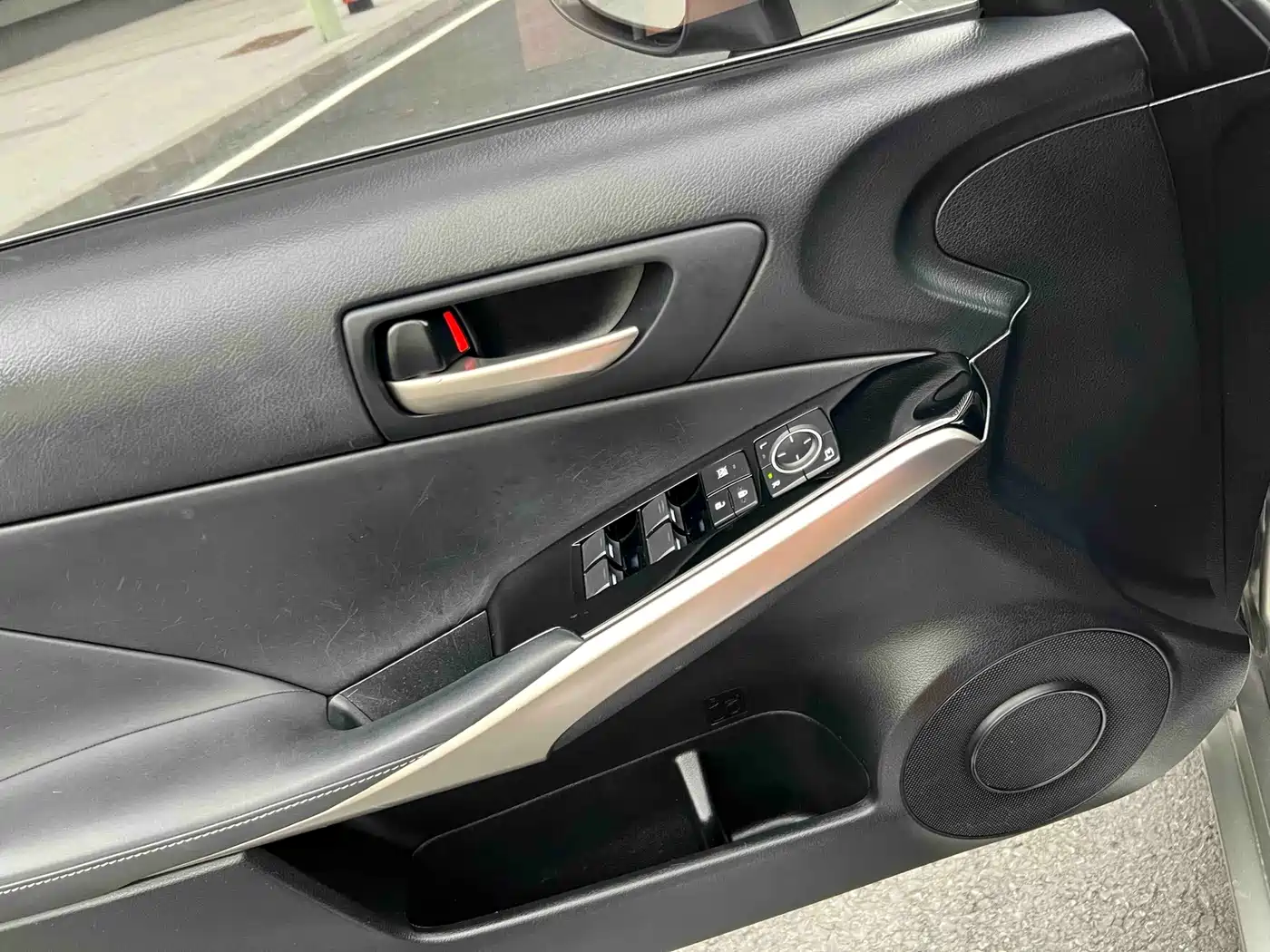 Lexus IS 2017 300 Leading Edition фото 25