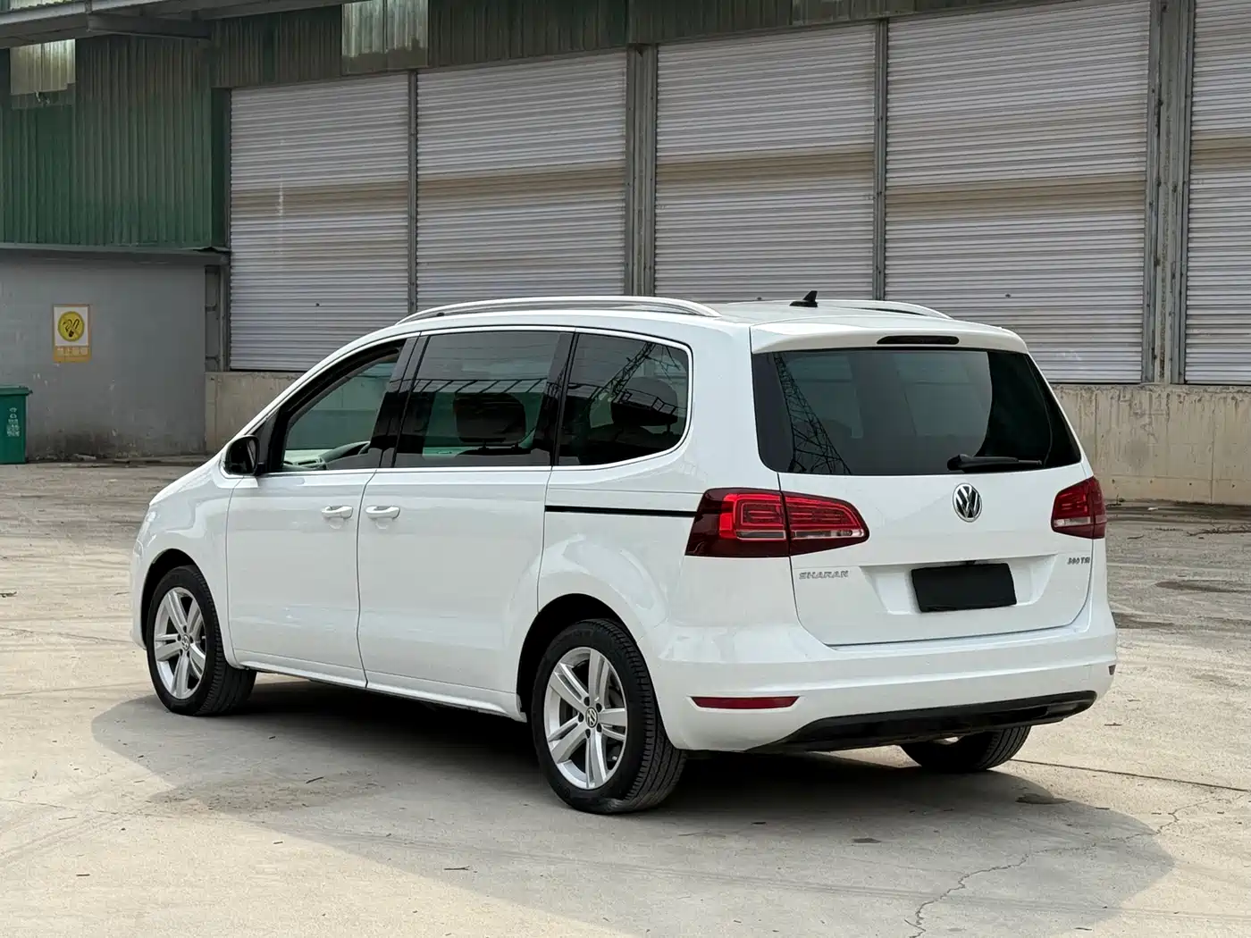 Volkswagen Sharan 2018 Facelift 380TSI Comfort 7-Seater фото 5
