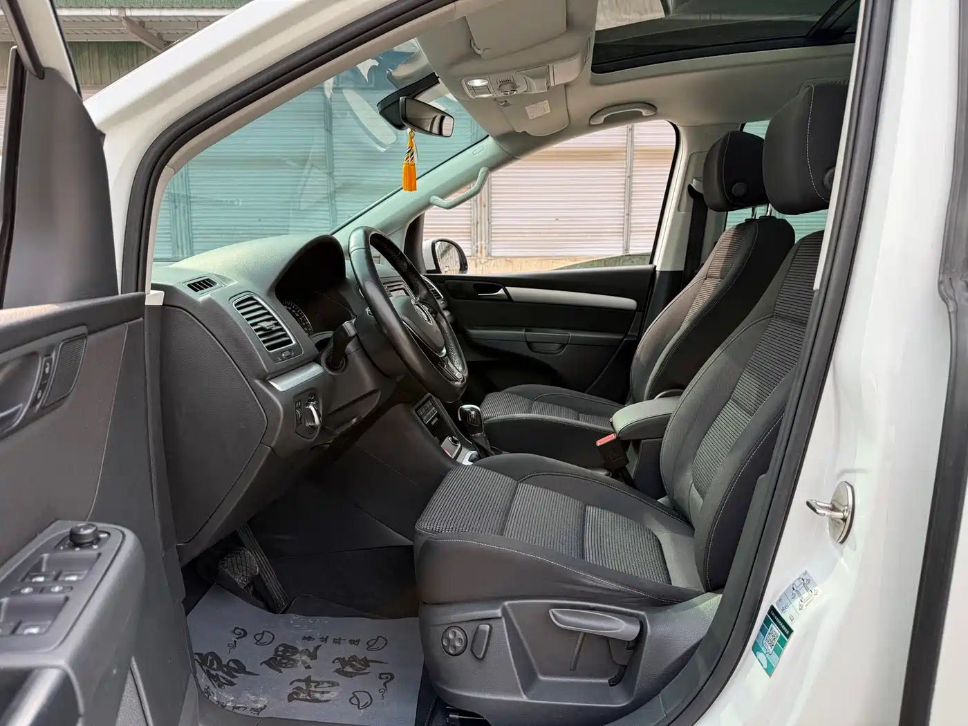 Volkswagen Sharan 2018 Facelift 380TSI Comfort 7-Seater фото 9