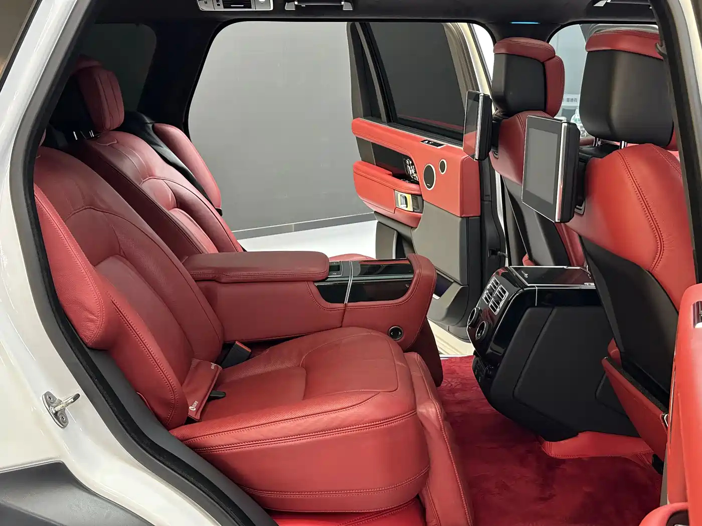 Land Rover Range Rover 2022 3.0 L6 400PS Prestige Genesis Extended Edition фото 38