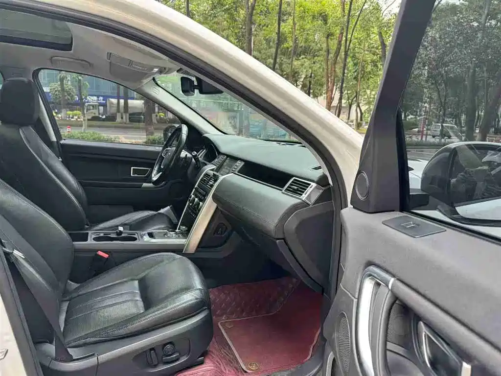 Land Rover Discovery Sport (Import) 2015 2.0T SE фото 8