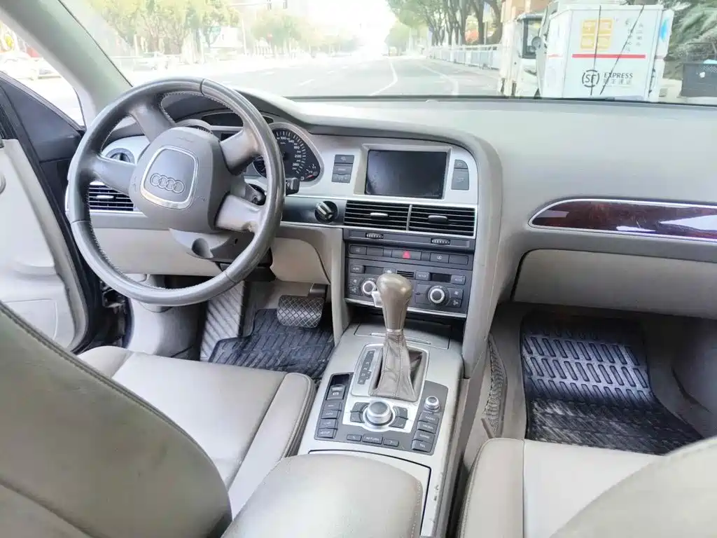 Фото 11 - Audi A6L