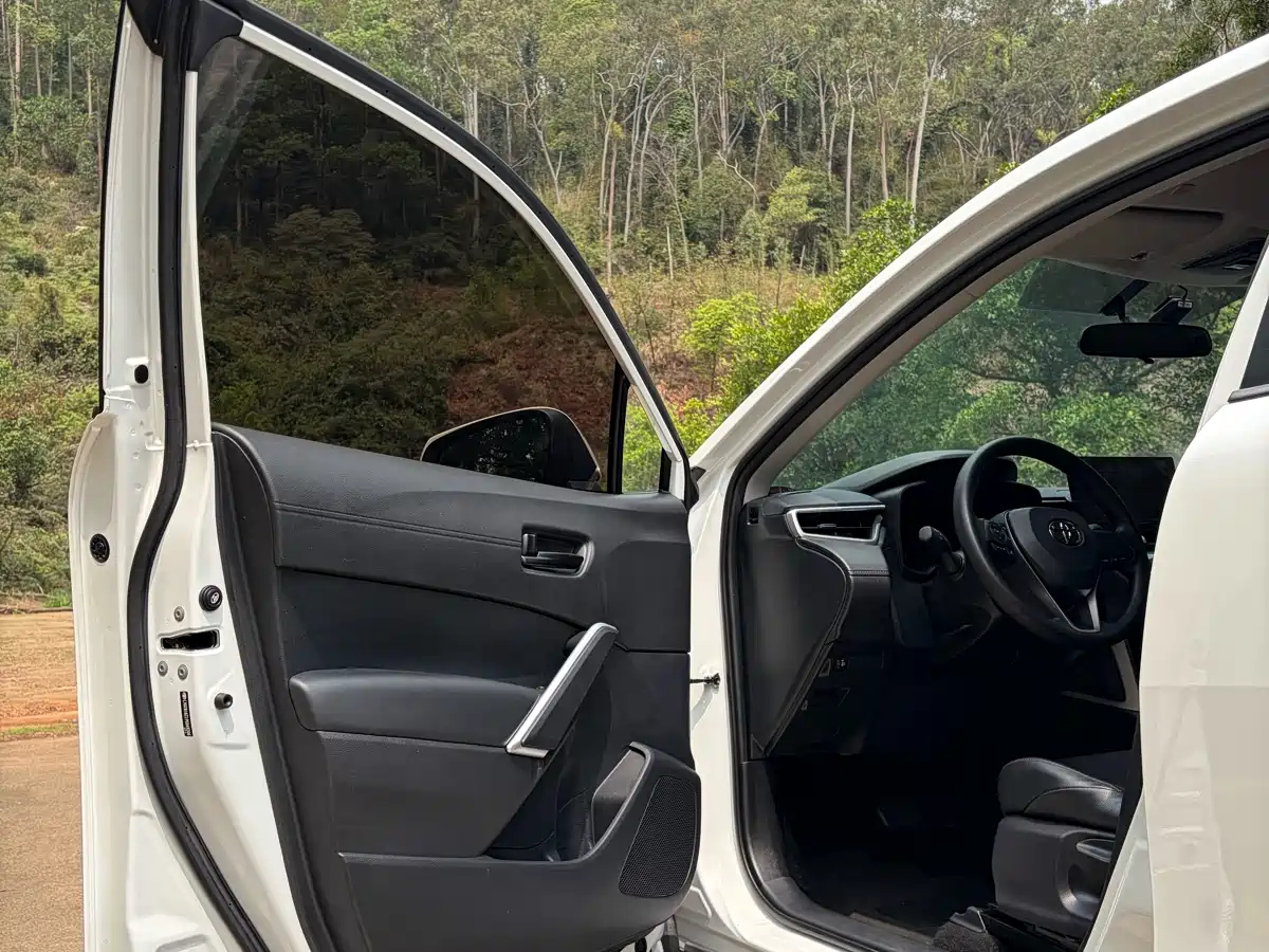 Toyota Frontlander 2023 2.0L CVT Elite Edition фото 12