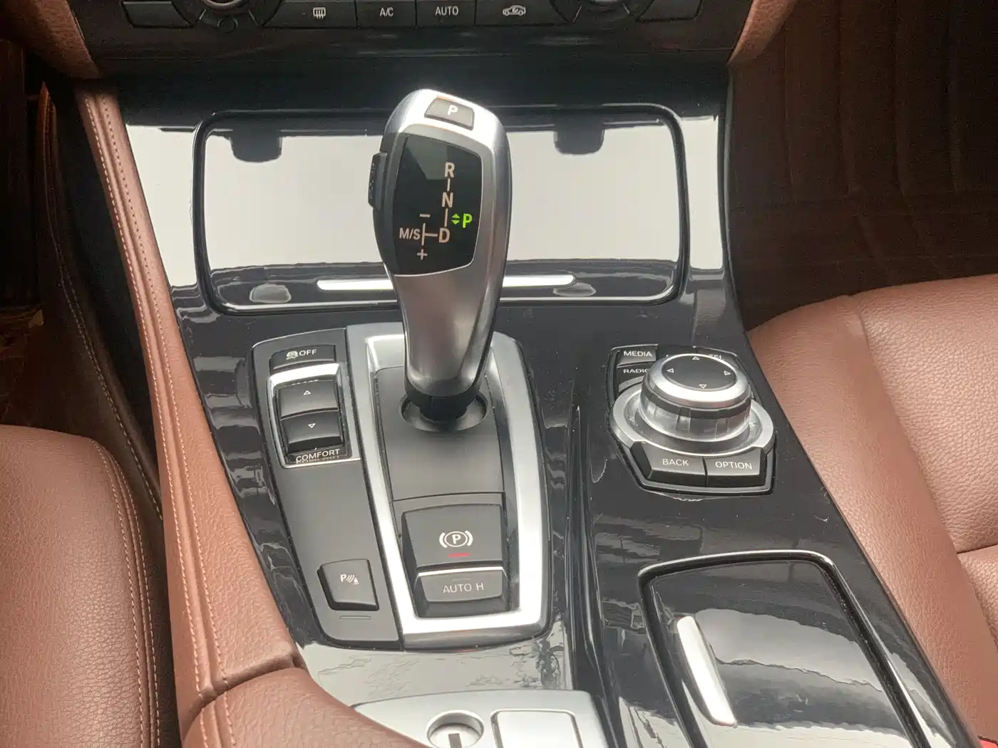 BMW 5 Series (Import) 2014 520i Classic фото 17