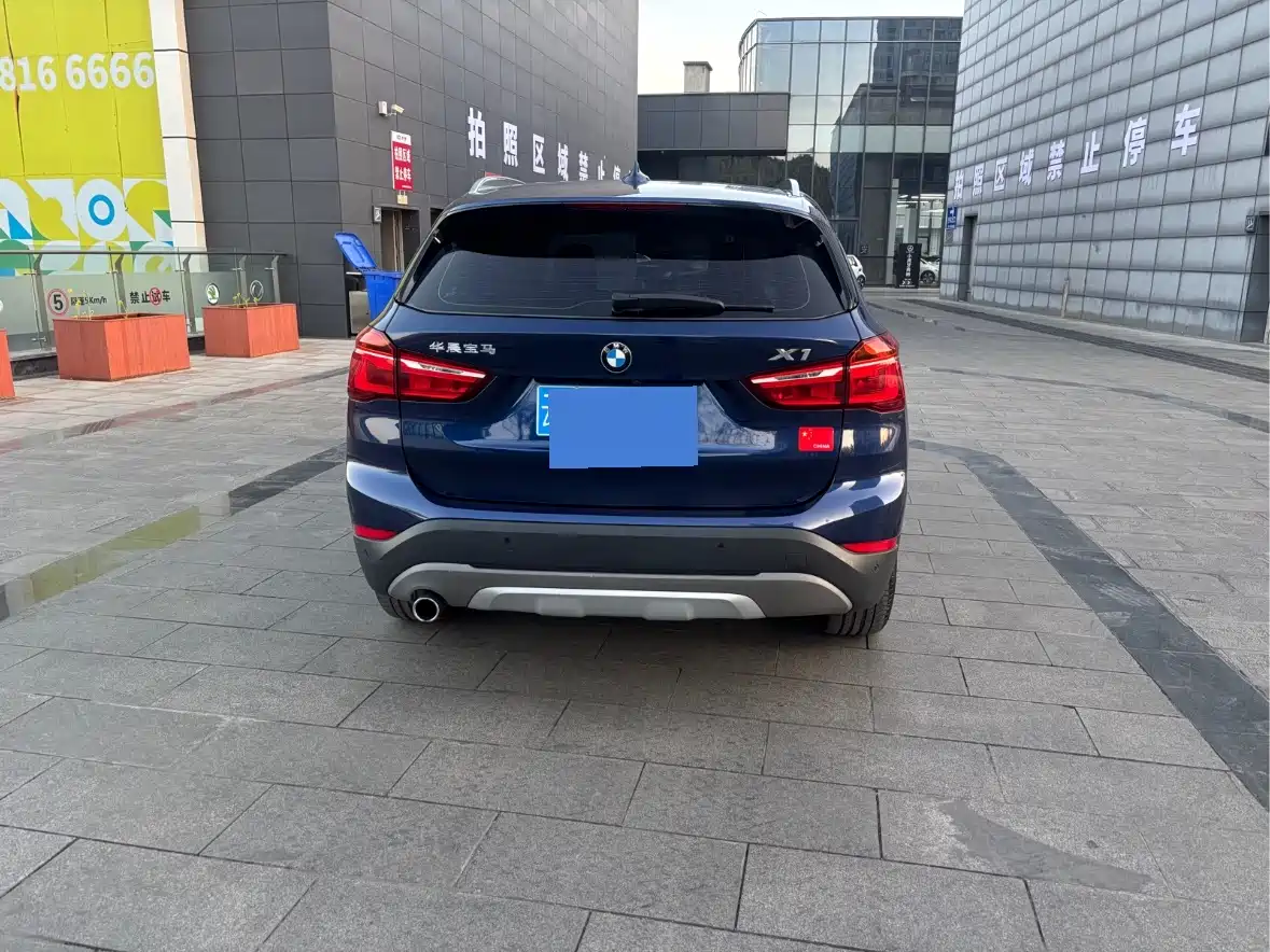 BMW X1 2018 sDrive18Li Premium Model фото 8