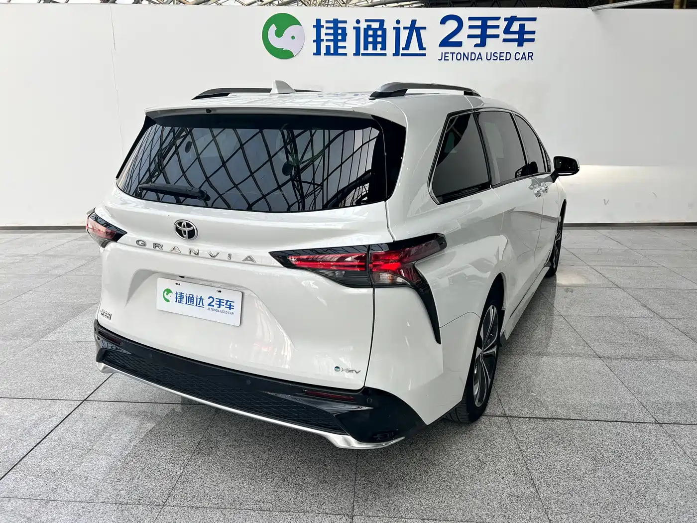 Toyota Granvia 2024 2.5L Hybrid Premium PLUS фото 3