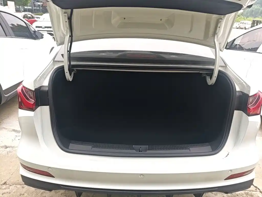 Roewe i5 2025 2023 1.5L Manual Comfort Edition