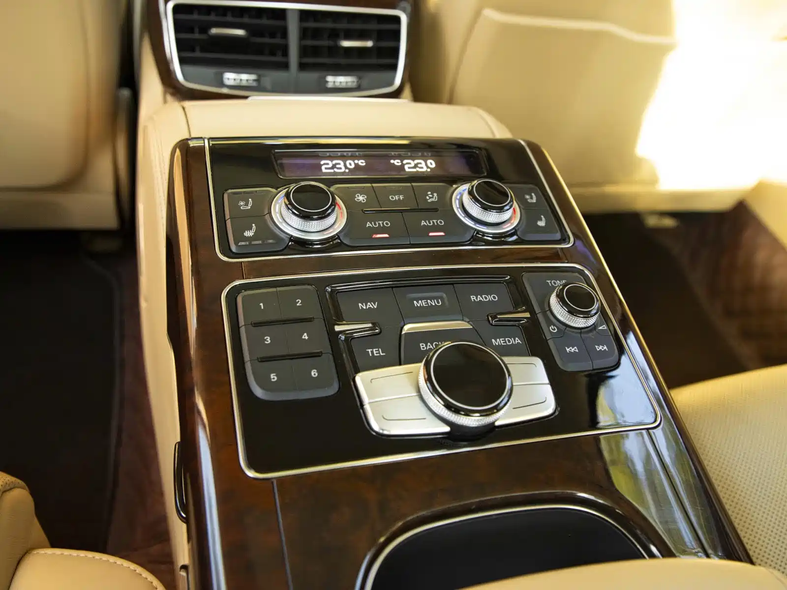 Photo 29 - Audi A8