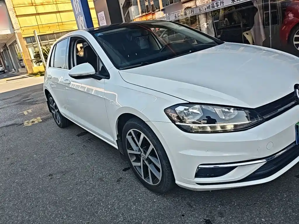 Фото 4 - Volkswagen Golf