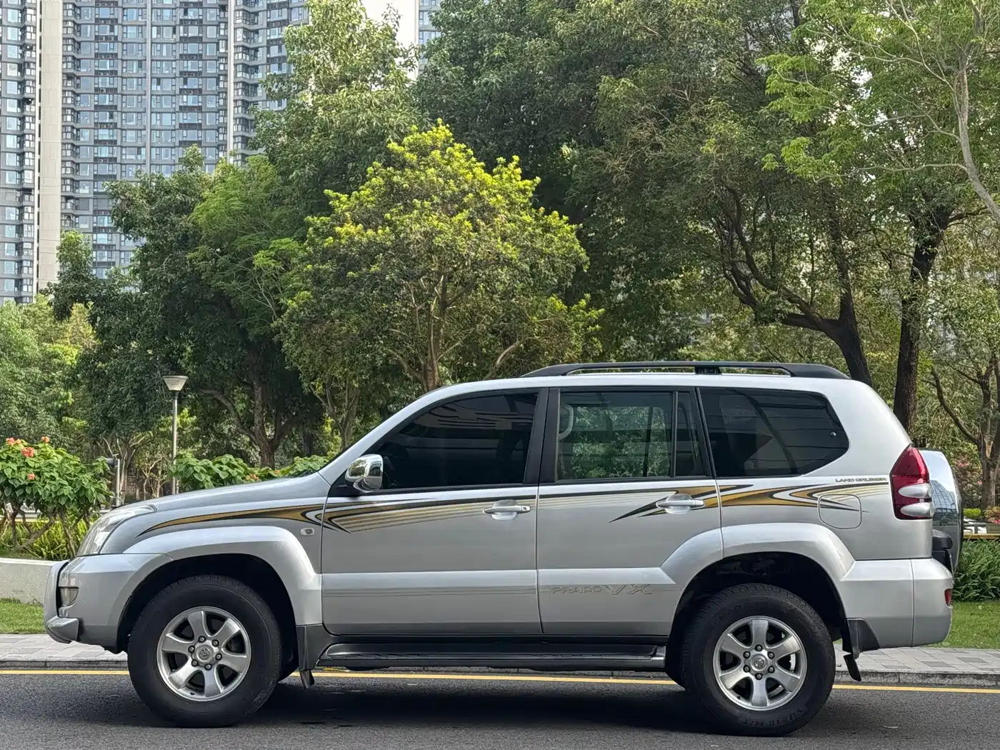 Toyota Prado 2006 4.0L Automatic VX NAVI Edition фото 4