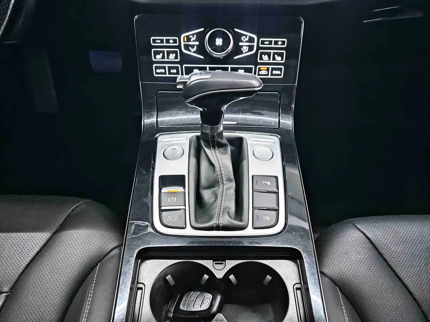 Hongqi H5 2018 2018 30TD Smart Connected Royal Edition