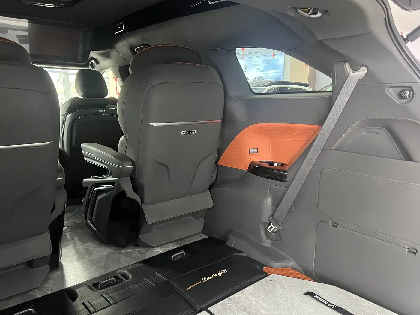 Toyota Granvia 2024 2.5L Hybrid Comfort фото 18