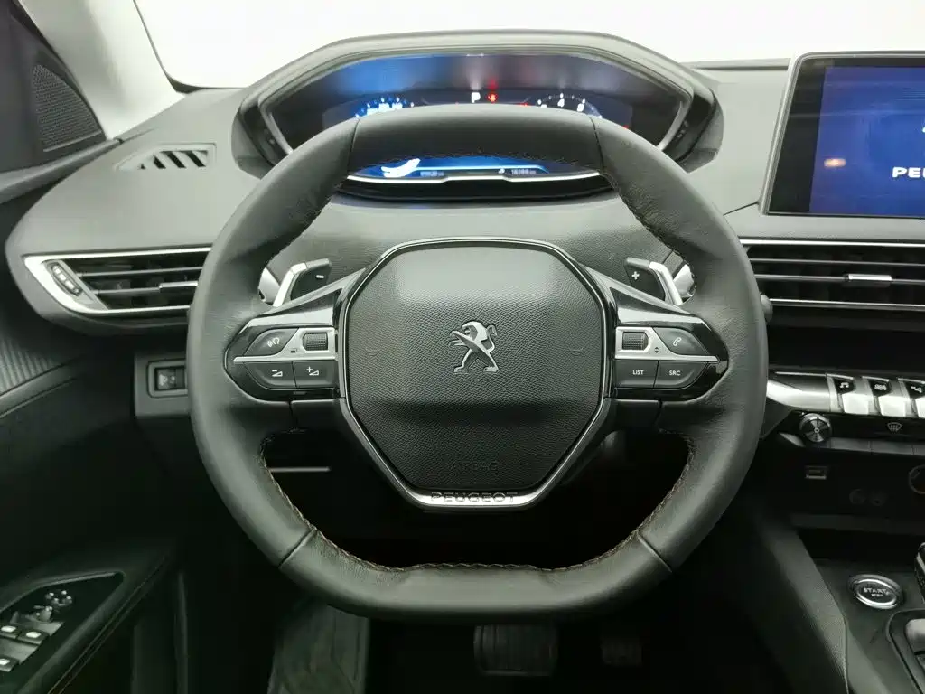 Фото 11 - Peugeot 5008