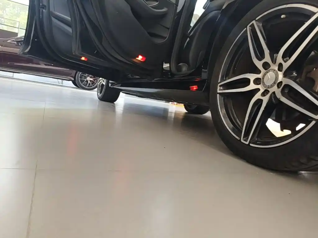 Фото 22 - Mercedes-Benz E-Class