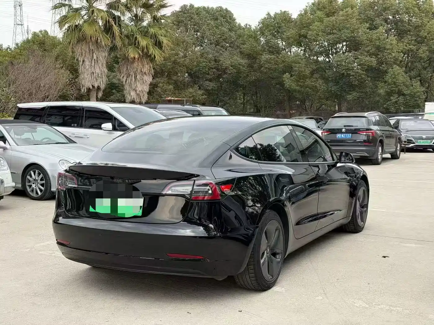 TESLA MODEL 3