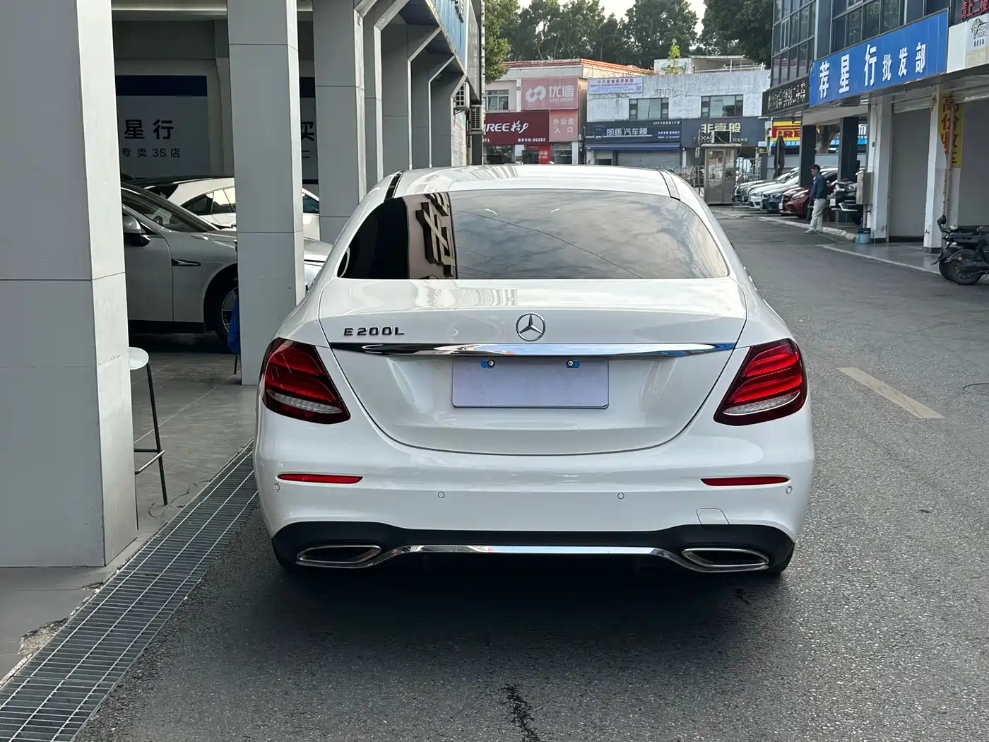 Mercedes-Benz E-Class 2016 E 200 L Sport Type фото 16