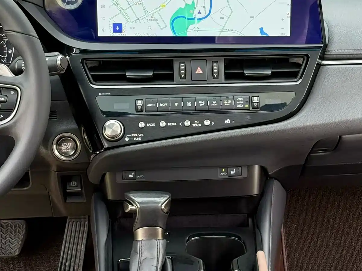 Lexus ES 2023 200 Excellence Edition фото 7