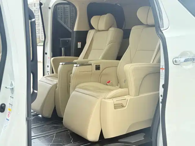 Toyota Alphard 2019 Hybrid 2.5L Luxury — фото 5