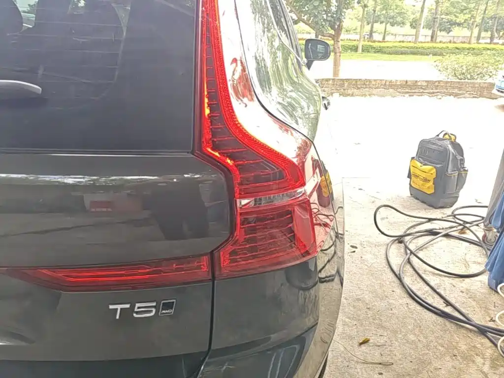 Photo 8 - Volvo XC60