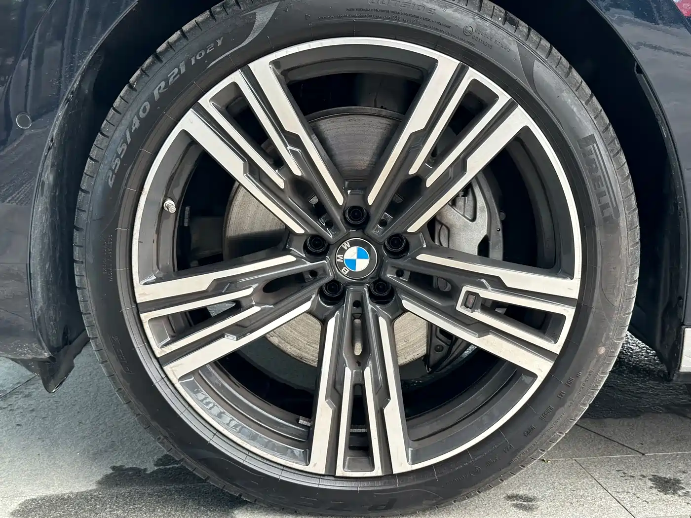 BMW 7 Series 2023 Facelift 740Li Exclusive M Sport Package фото 17
