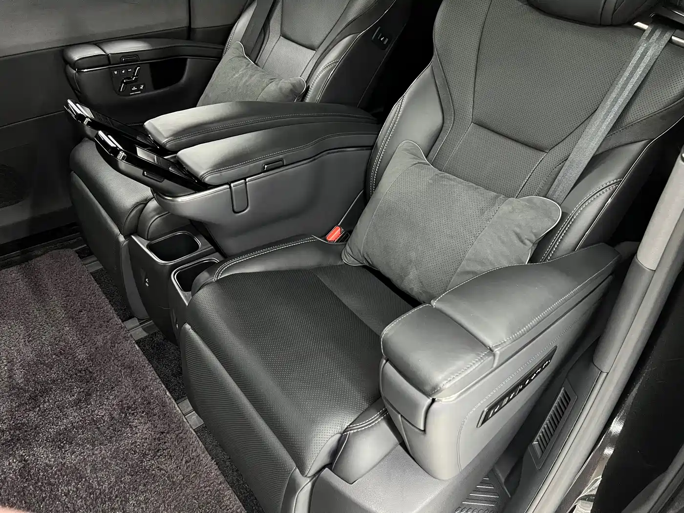 Lexus LM 2024 2023 500h 6-Seater Prestige Edition