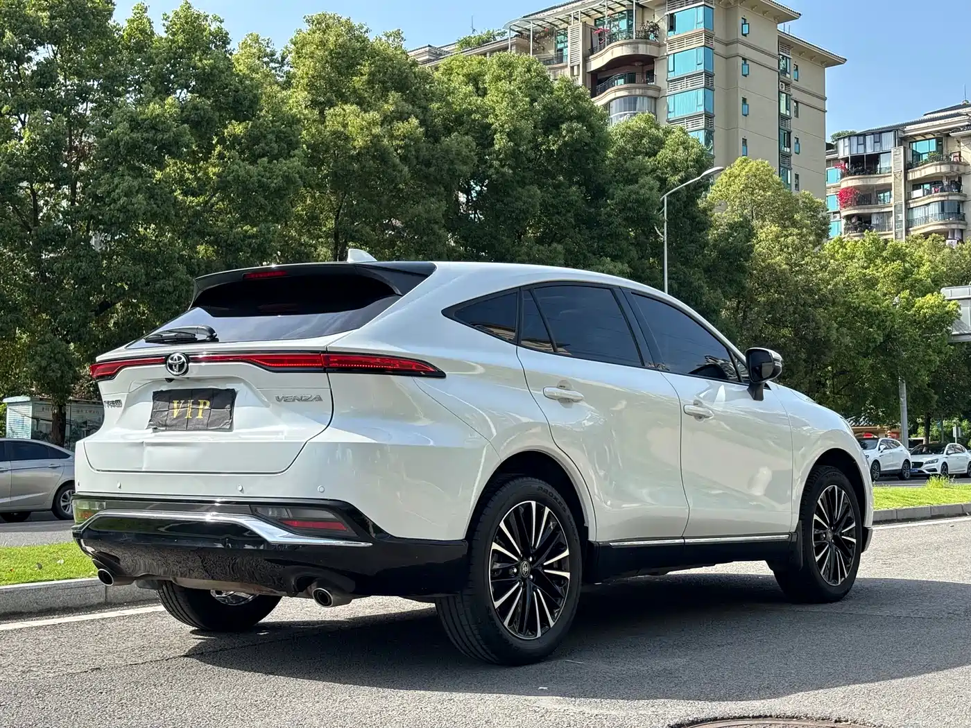 Toyota Venza 2023 2.0L CVT FWD Premium фото 7