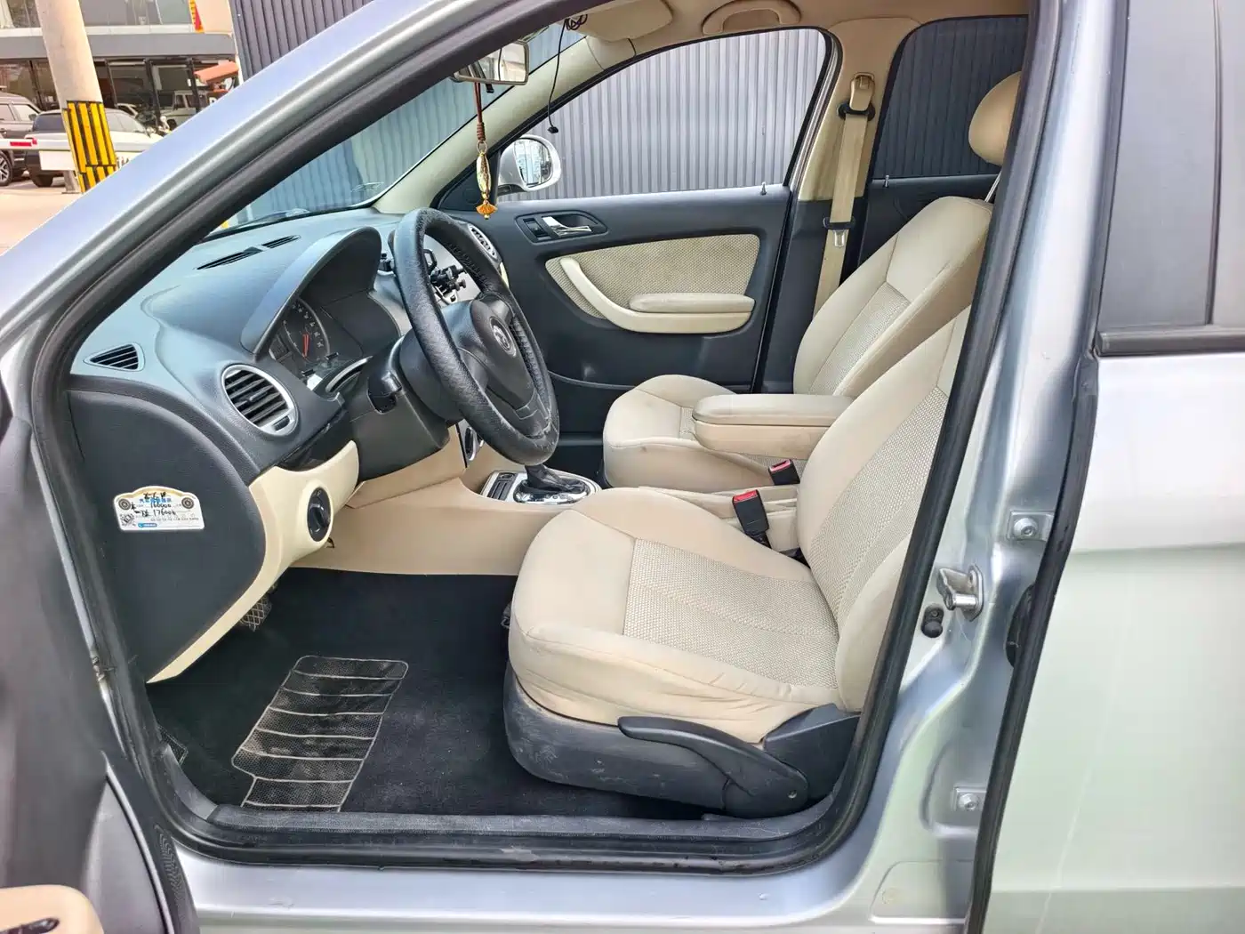 Volkswagen Lavida 2011 1.6L Automatic Leisure Edition фото 6