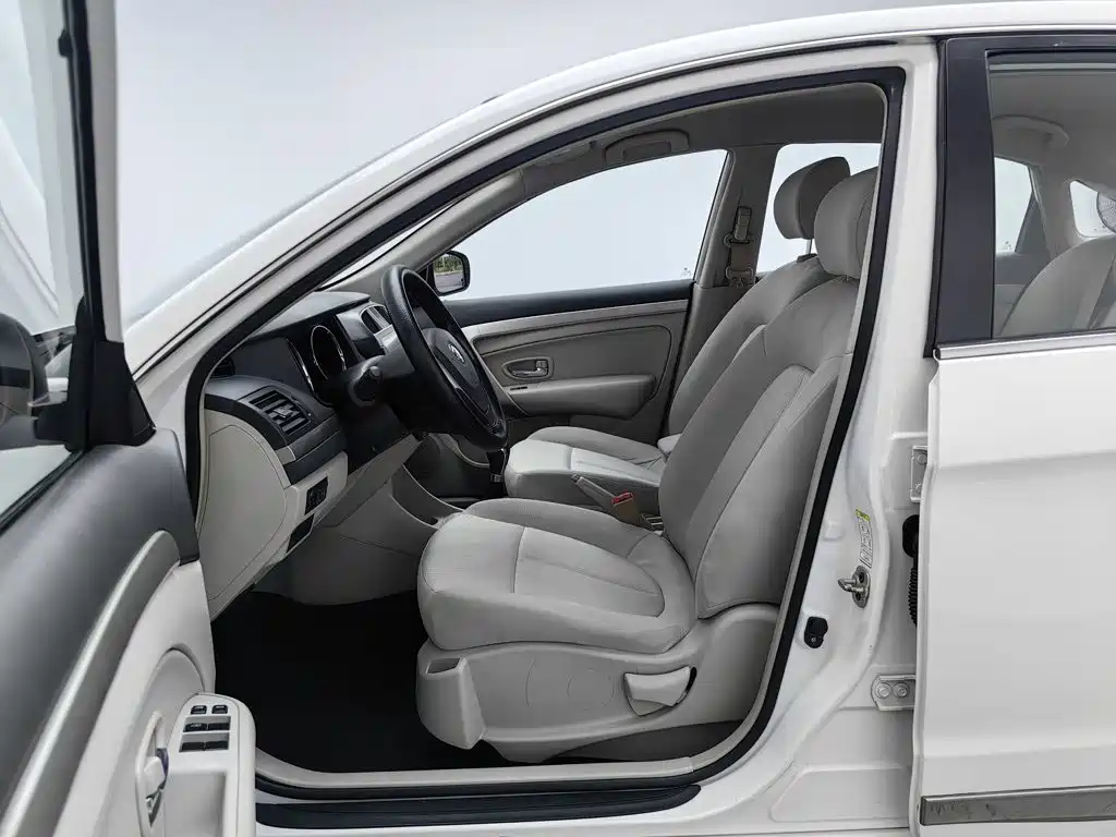 Dongfeng Aeolus Dongfeng Fengshen A60 2016 2016 Model 1.5L Manual Luxury
