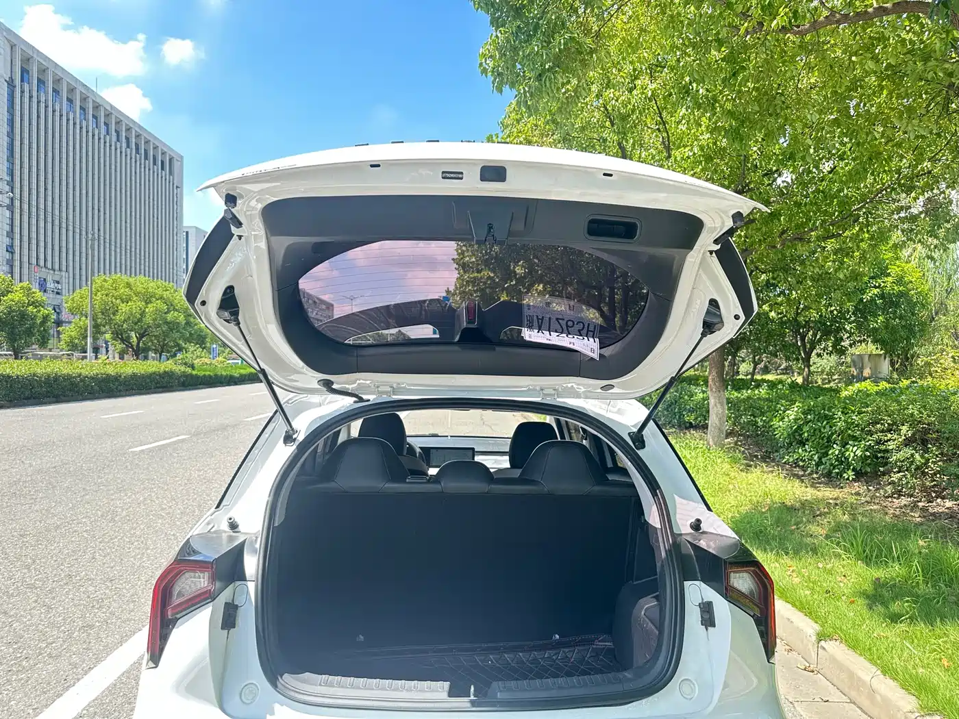 Фото 6 - Geely Geometry E Firefly