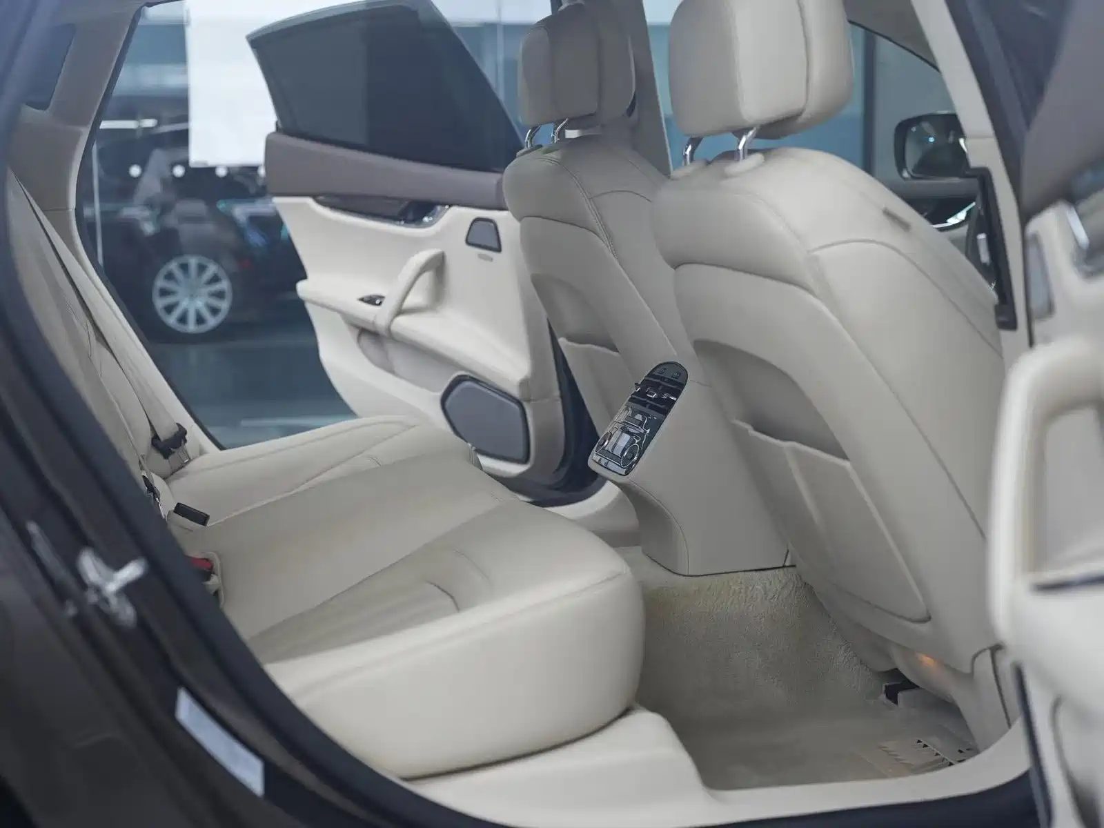 Photo 30 - Maserati Quattroporte