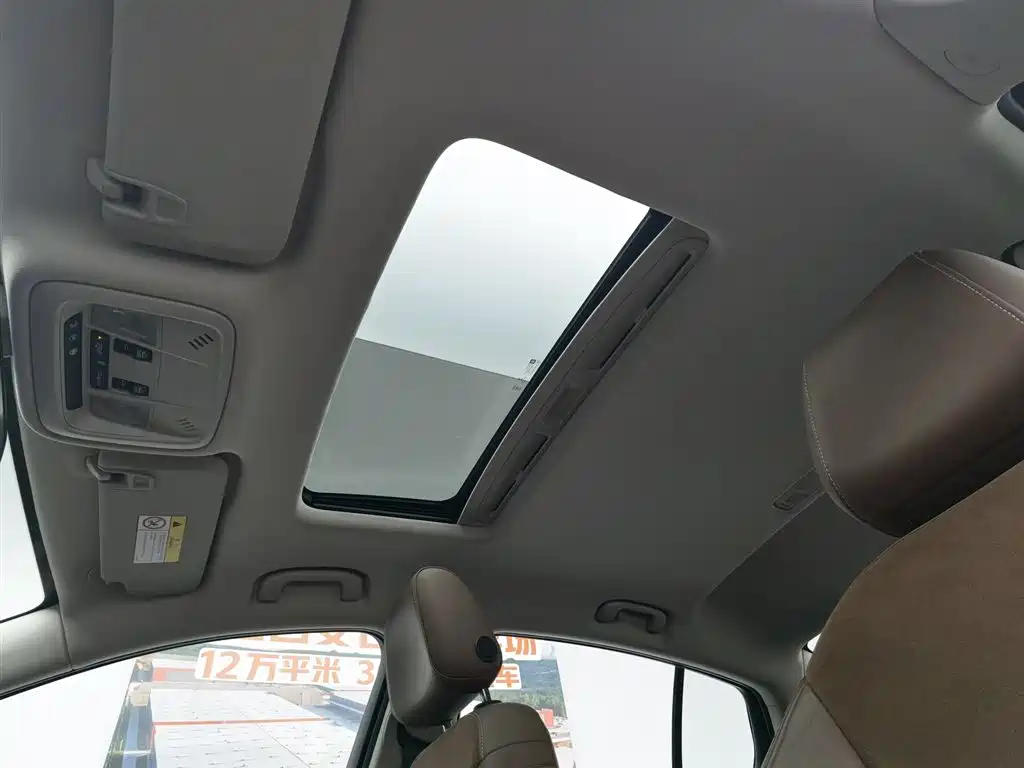 Photo 14 - Buick Regal