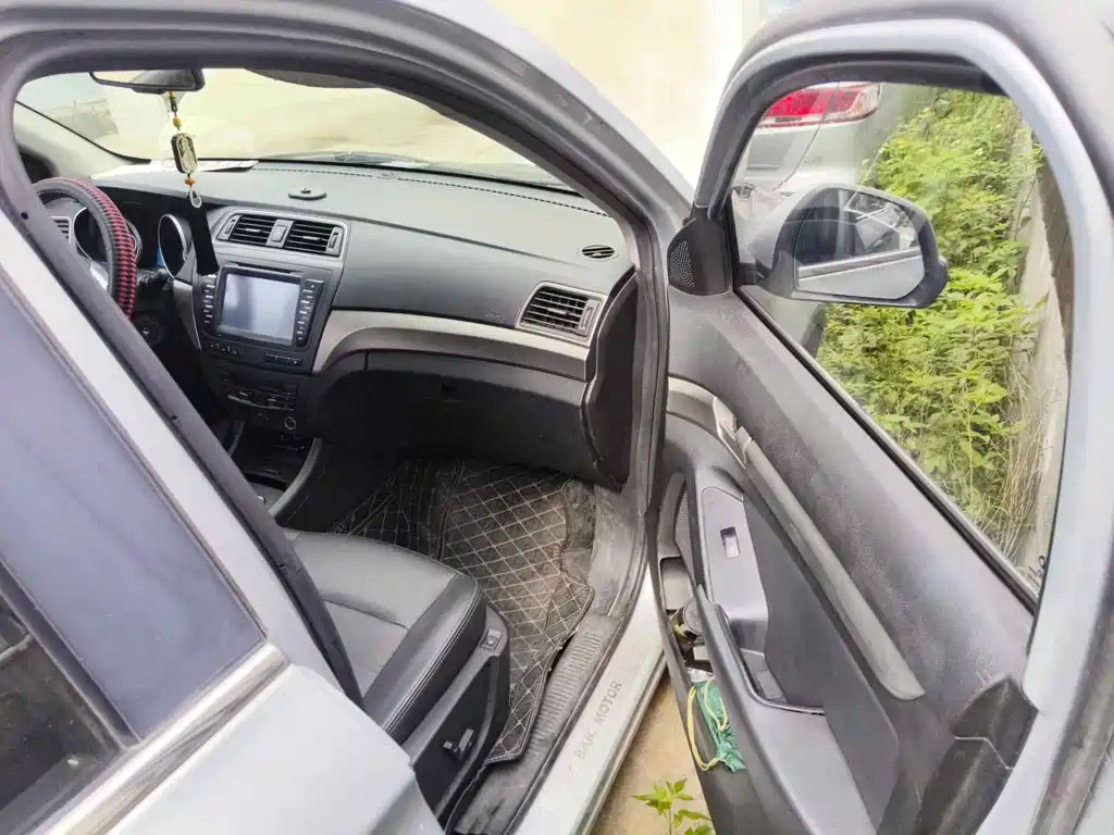 BAIC Senova X65 2015 2015 2.0T Manual Luxury