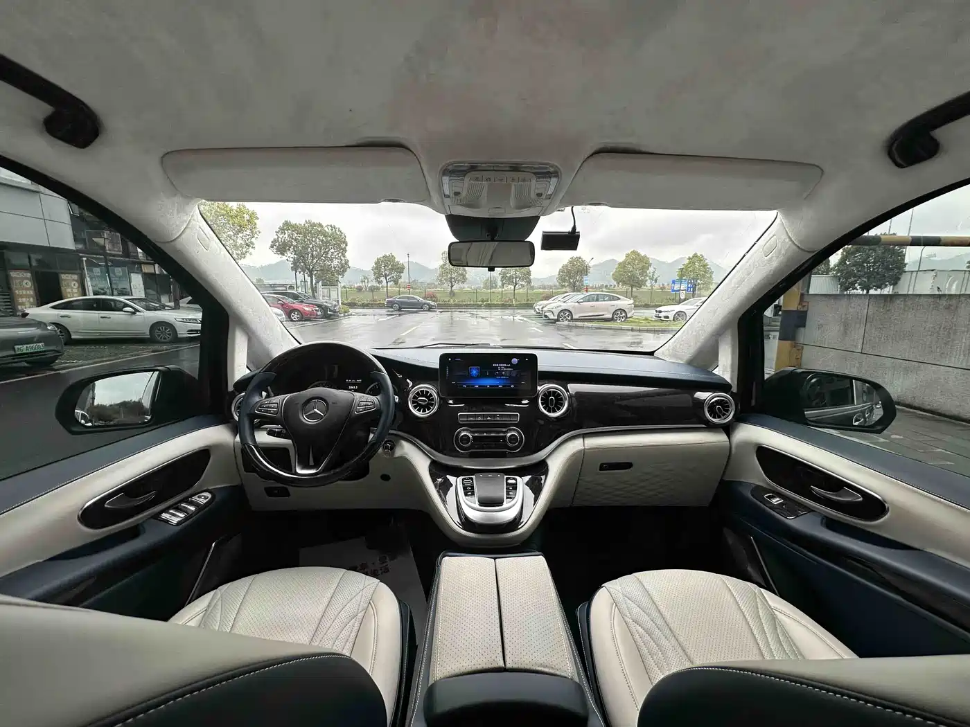 Mercedes-Benz Vito 2023 2.0T Business 7-Seater фото 14