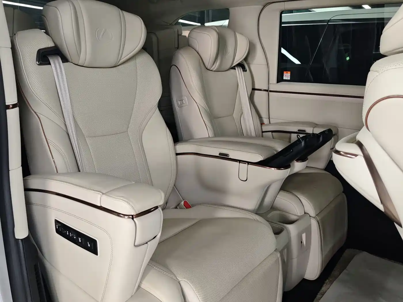 Lexus LM 2024 2023 500h 6-Seater Prestige Edition