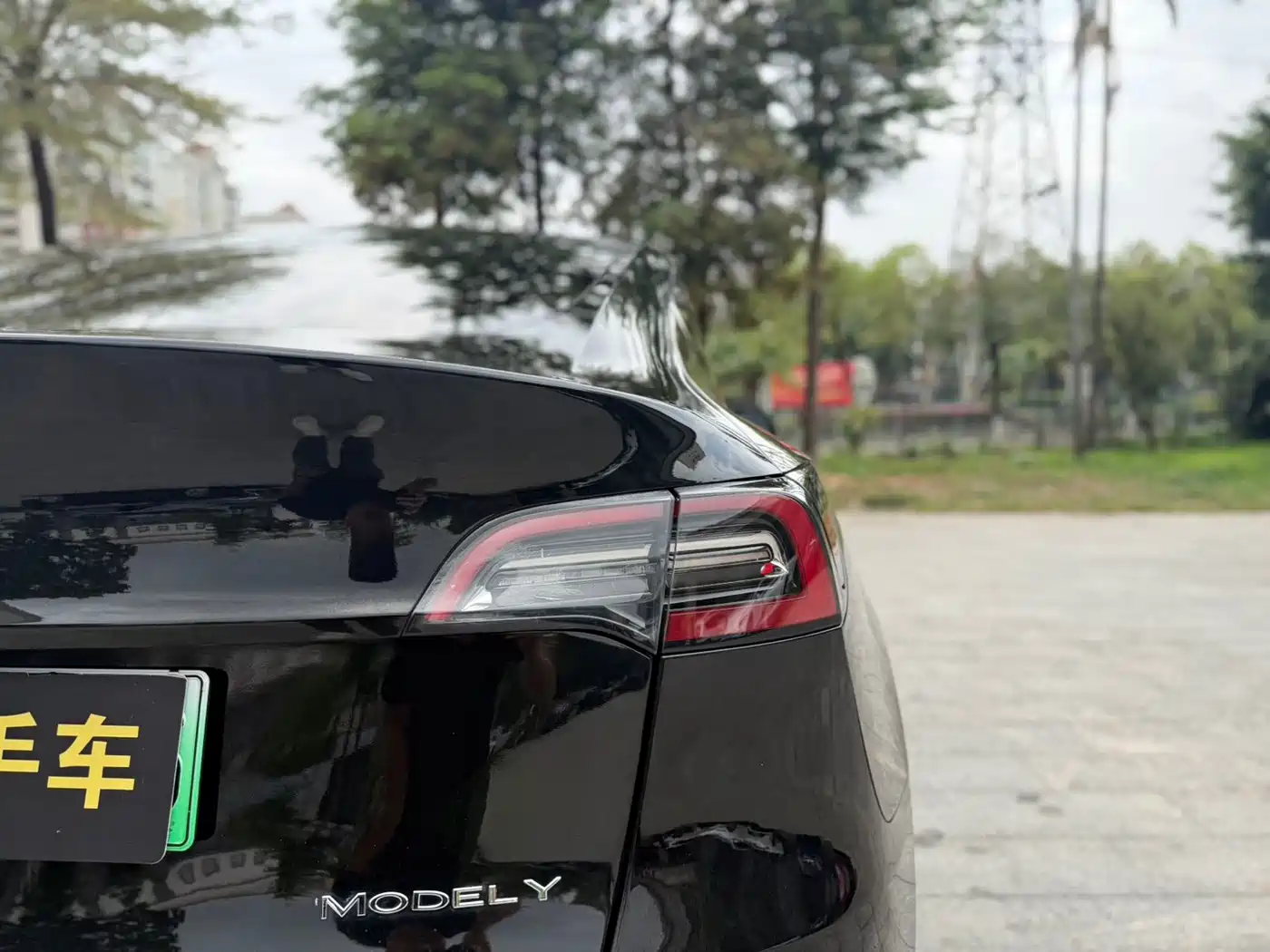 TESLA MODEL Y