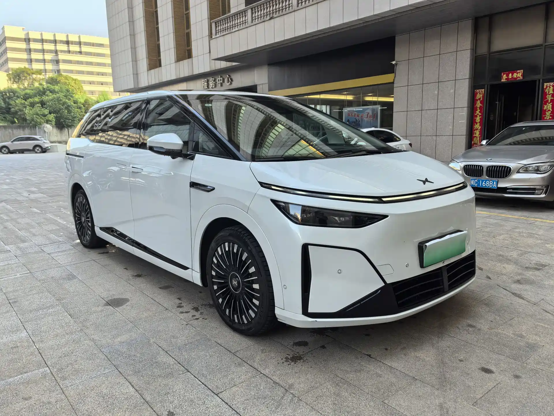 Фото 3 - XPeng X9