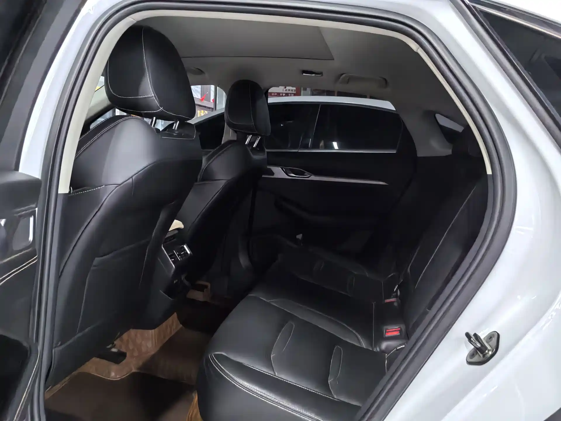 Фото 8 - Geely Preface