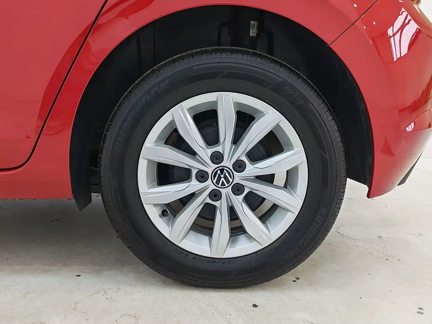 VOLKSWAGEN POLO