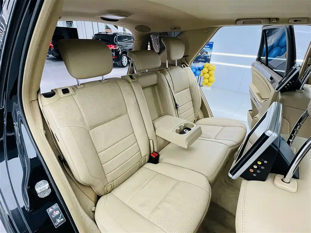Mercedes-Benz M-Class AMG 2011 AMG ML 63 фото 21