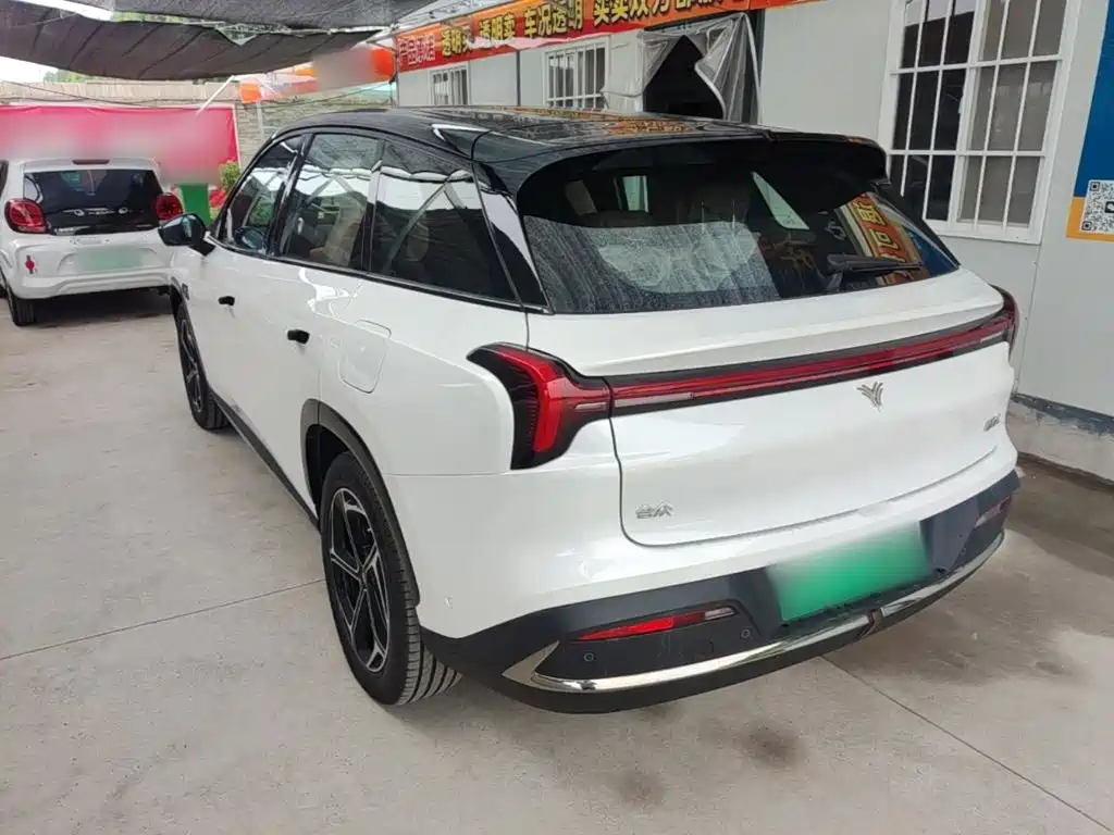 Nezha Auto Nezha L 2026 2024 Extended Range 310 Flash Charge Red Edition