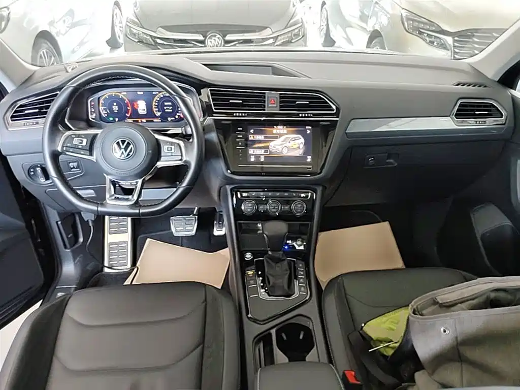 VOLKSWAGEN TIGUAN L