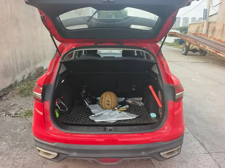 Фото 4 - Geely Coolray