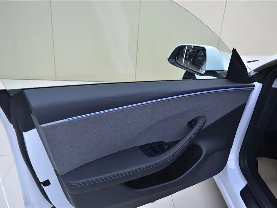 Tesla Model 3 2026 2025 Model Year Facelift Rear-Wheel Drive