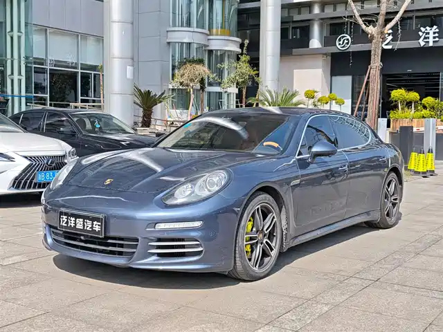 PORSCHE PANAMERA