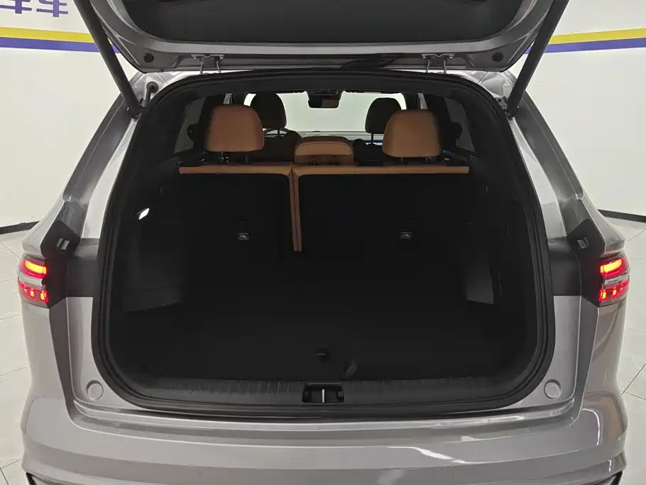 Фото 4 - Geely Monjaro