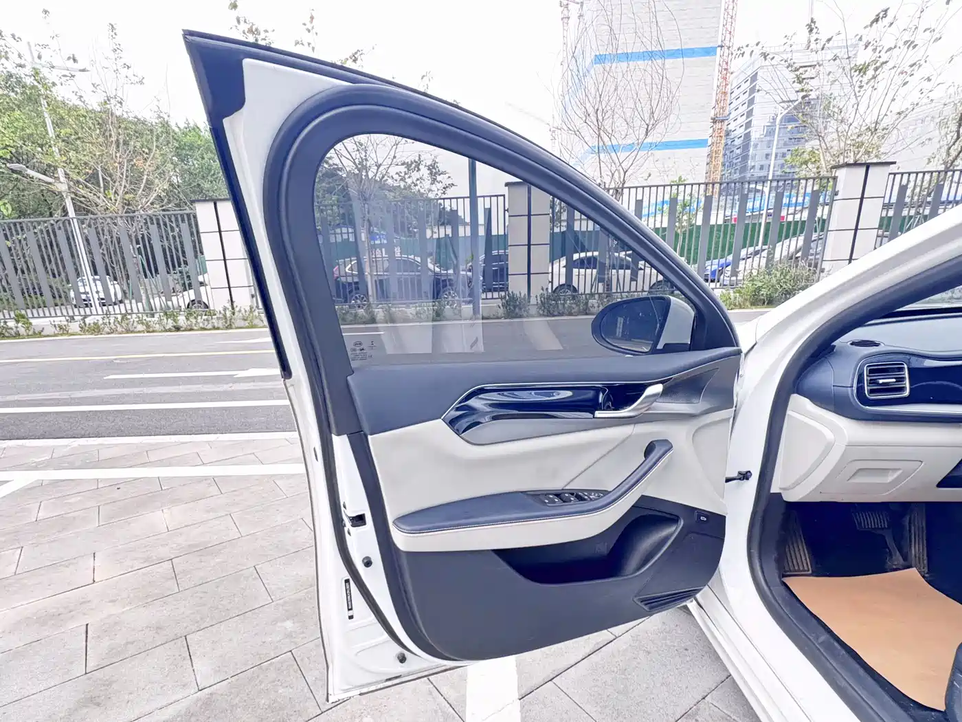 BYD Qin PLUS 2021 DM-i 55KM Flagship фото 21