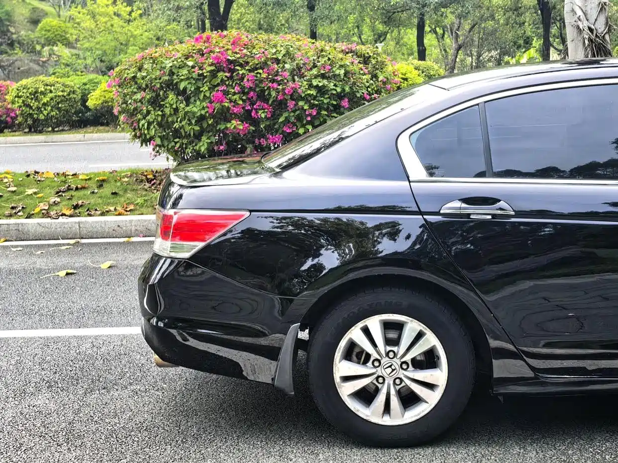 Фото 28 - Honda Accord