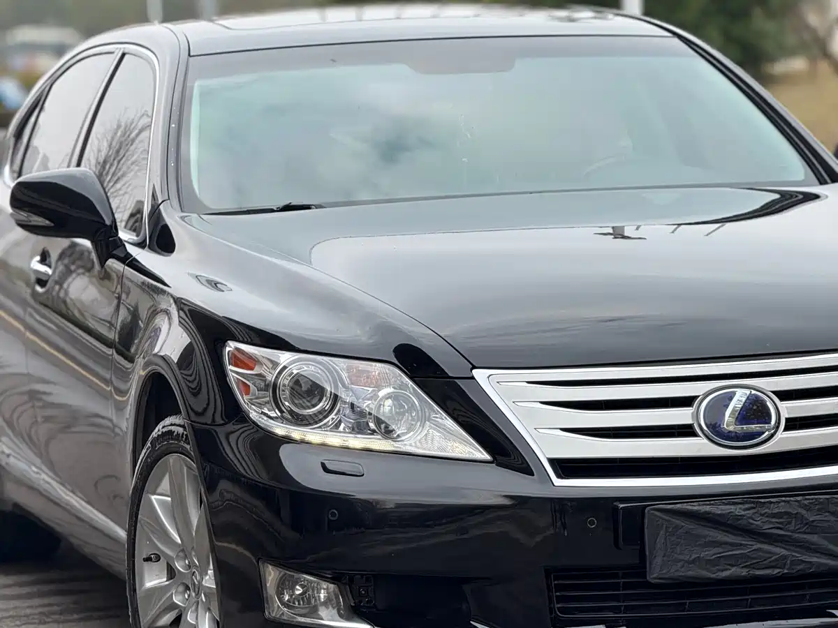 Lexus LS 2010 600hL фото 10