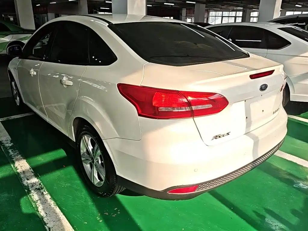 Фото 5 - Ford Focus